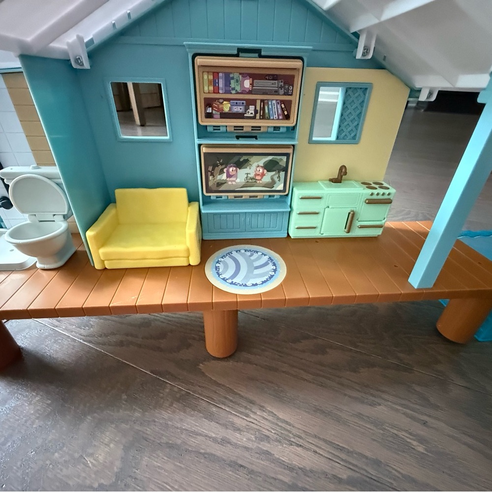 Bluey Beach House Playset w/Figures beach convertible car jet ski four wheeler - Picture 12 of 16